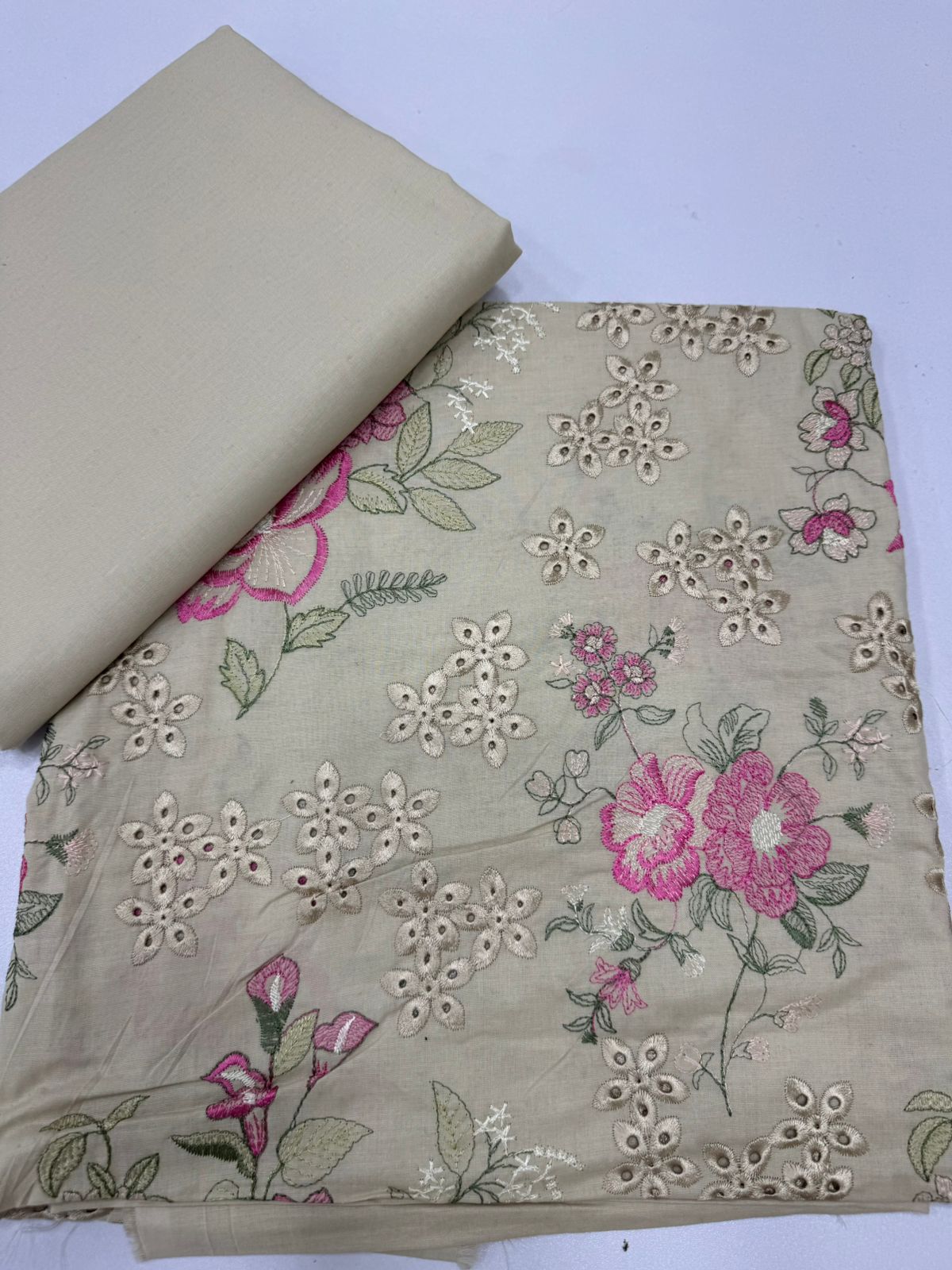 Bareeza lawn 2piece